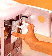 精米機は掃除をしないと米ぬかがこびり付き虫が出たり精米できなくなります。この精米機は掃除が簡単です。