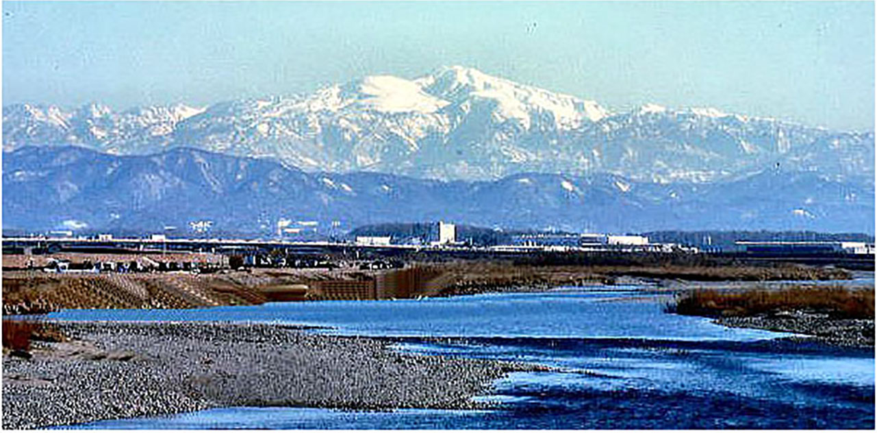 金沢加賀百万石ほんだ農場の水の源、霊峰白山です。